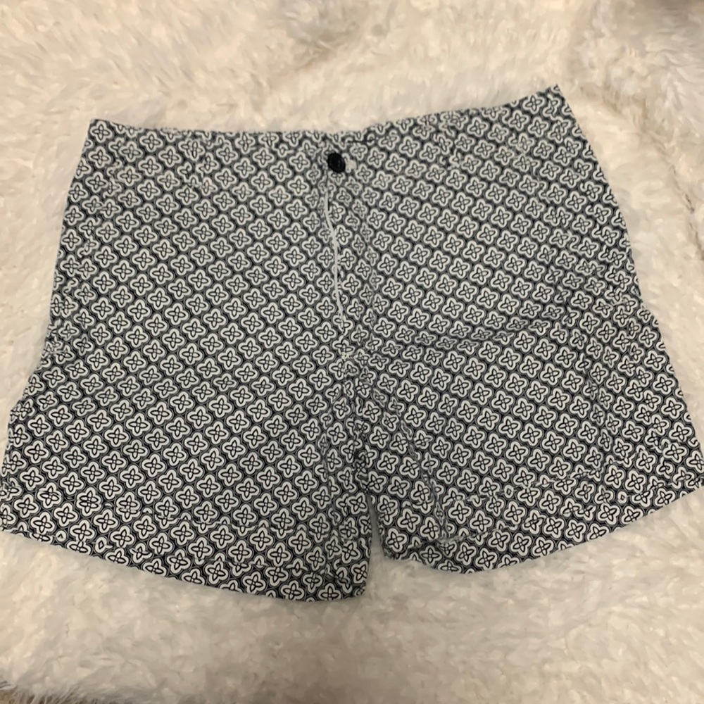 Banana Republic back and white shorts